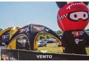 Namiot VENTO® oraz nietypowy balon - maskotka RMF 4 Racing Team